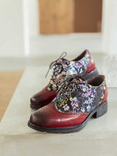 Load image into Gallery viewer, Karter Flower Handmade Brogue Flat Shoes
