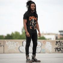 Unisex tee with Chicago skeleton all-over graphic, crew neck and regular fit for festival and streetwear