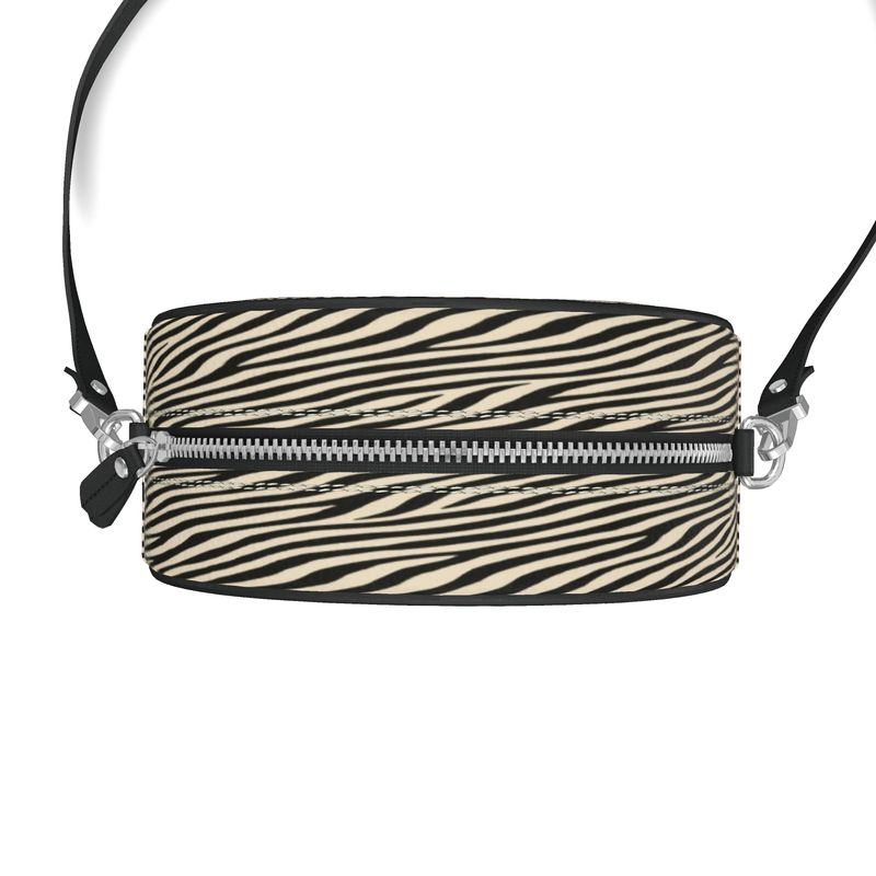 Handmade Round Box Bag in black Nappa leather with faux suede lining