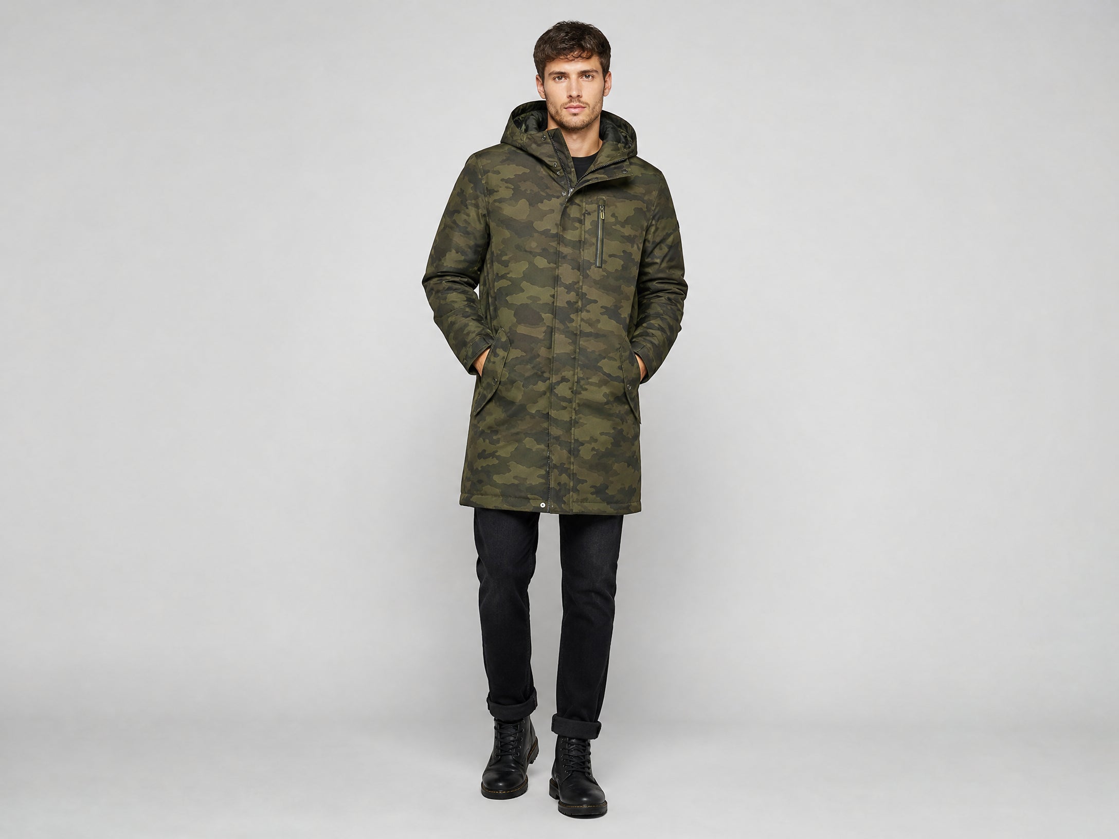 Camouflage green mid-length men's hooded coat in peach-skin polyester with attached hood and two pockets — product detail