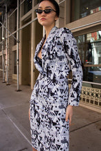 Load image into Gallery viewer, Amour Geometric Blazer – Stylish Women’s Tailored Jacket
