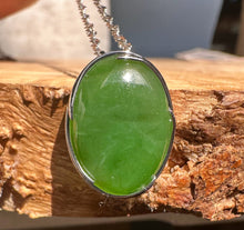 Load image into Gallery viewer, Bright Green Canadian Jade Pendant - 5189
