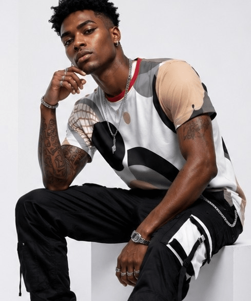 Beige men's T-shirt with circular dimensions print and ribbed rounded neckline — alternate view