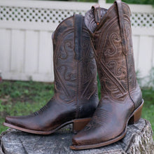 Load image into Gallery viewer, Cheyenne Cowgirl Boots | Women&#39;s Snipped Toe Leather Boots (M50041)
